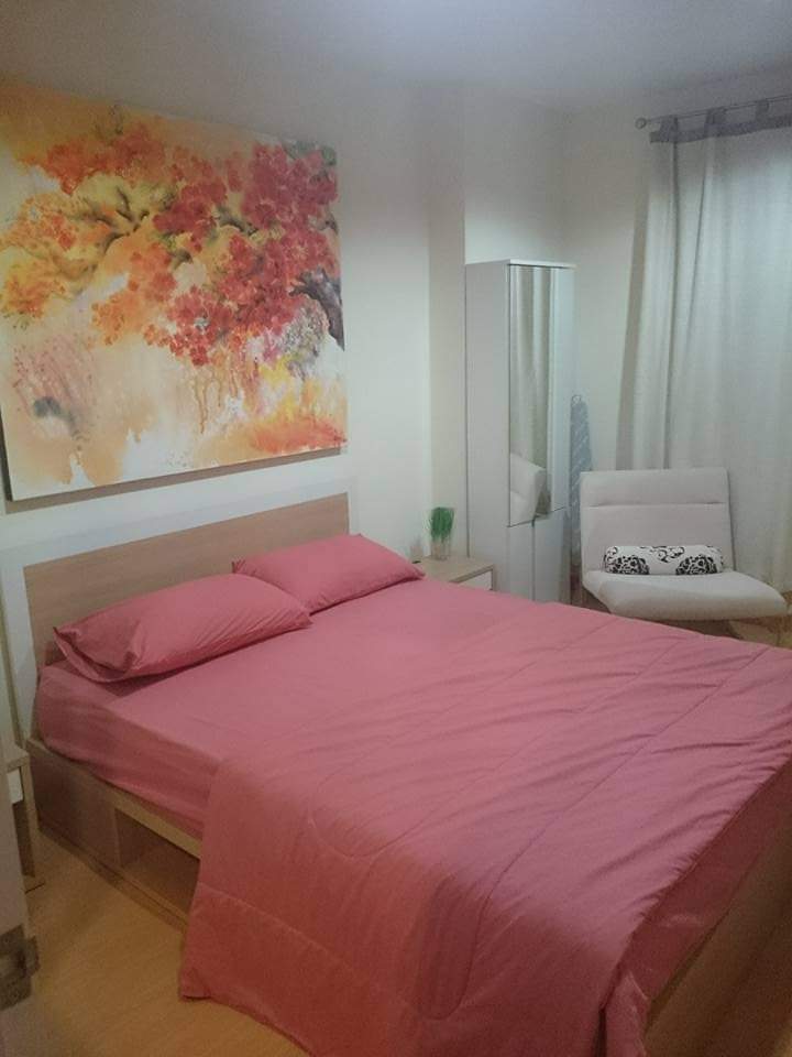 The bedroom looked exactly like in the Airbnb except for the bedsheets