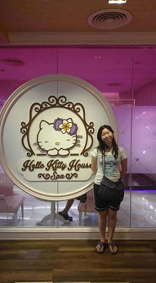 Next to the shop, it was Hello Kitty House Spa. I didn't go for any spa treatment but just took a quick look.