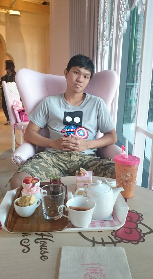 Haha my fiance looked uncomfortable sitting with the Hello kitty tea set and cakes.